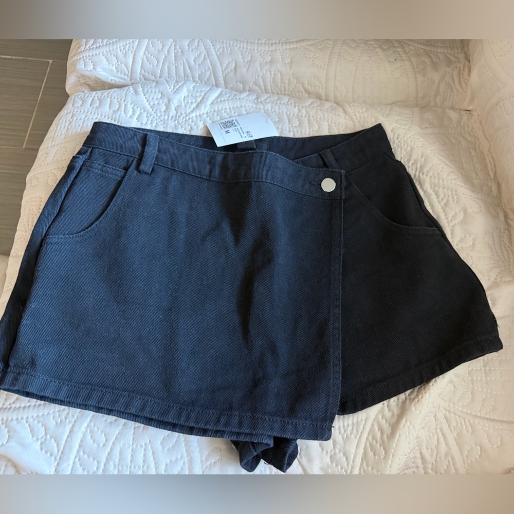 Forever 21 Black Denim Wrap-Front Skort Shorts - Picture 2 of 7